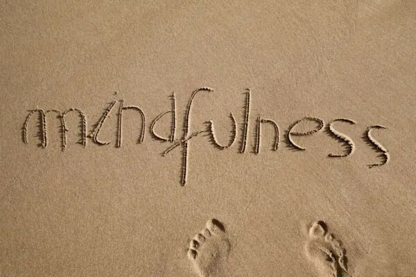 Bild Mindfulness - Fußspuren im Sand - MBSR KÖLN